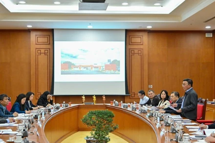 Quang cảnh cuộc họp. 