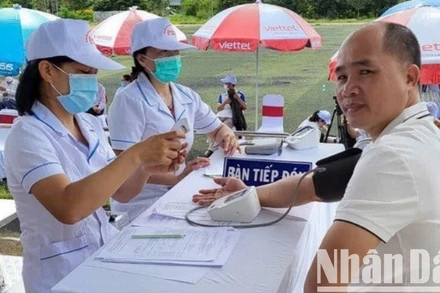 Tiêm chủng là biện pháp hiệu quả nhất để phòng, chống mắc Covid-19. 