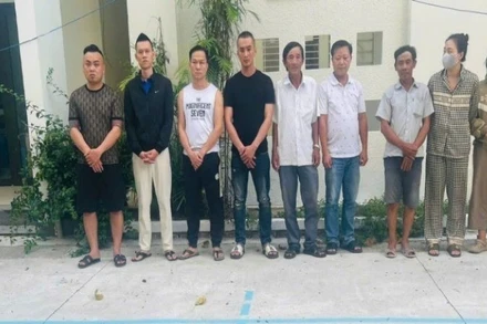 Nhóm đối tượng "cộm cán" cho vay nặng lãi bị bắt giữ tại cơ quan công an. (Ảnh: Công an cung cấp)