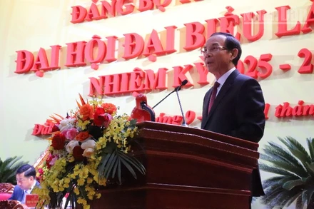 Đồng chí Nguyễn Văn Nên, Ủy viên Bộ Chính trị, Thường trực Tiểu ban Văn kiện Đại hội Đảng lần thứ XIV phát biểu chỉ đạo tại Đại hội.