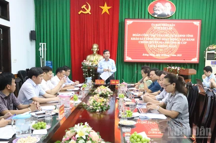 Chủ tịch Ủy ban nhân dân tỉnh Đắk Lắk Tạ Anh Tuấn kiểm tra tại xã Krông Năng trong những ngày đầu vận hành chính quyền địa phương hai cấp.