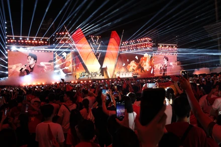 Chương trình nghệ thuật “Tổ quốc trong tim” có sức lan tỏa mạnh mẽ tới cộng đồng. Ảnh | MẠNH TRƯỜNG