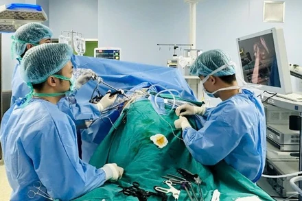 Ca mổ ghép thận tự thân tại Bệnh viện Trung ương Quân đội 108.