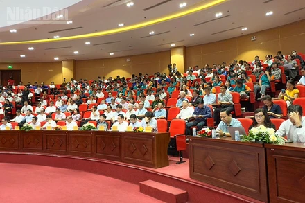 Đại biểu tham dự hội thảo. 