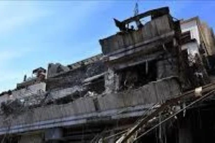 Tòa nhà tại Damascus, Syria bị phá hủy sau cuộc không kích của Israel, ngày 13/3/2025. (Ảnh: THX/TTXVN)