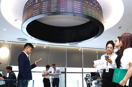 Thông tin thị trường chứng khoán Việt Nam được FTSE Russell nâng hạng đã ngay lập tức tạo hiệu ứng mạnh mẽ đẩy chỉ số VN Index bứt phá qua ngưỡng 1.700 điểm. (Ảnh Minh Dũng)