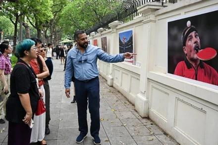 Photo Hanoi '23 thu hút đông đảo khách tham quan. 