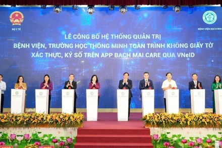 Bệnh viện Bạch Mai vừa công bố Hệ thống quản trị bệnh viện, trường học thông minh toàn trình không giấy tờ và Xác thực, ký số trên App Bach Mai Care qua VNeID.