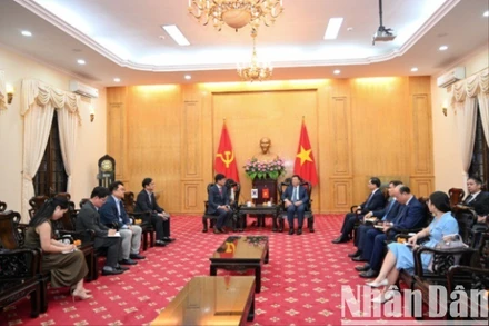 Quang cảnh buổi làm việc giữa Học viện Chính trị quốc gia Hồ Chí Minh với Tổng Giám đốc Tổ hợp Samsung tại Việt Nam. (Ảnh: THẾ ĐẠI)