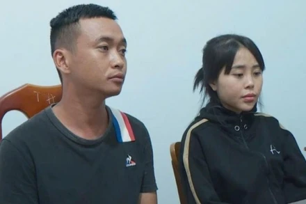 Hai đối tượng Nguyễn Thị Hương và Trần Ngọc Công tại cơ quan Công an.