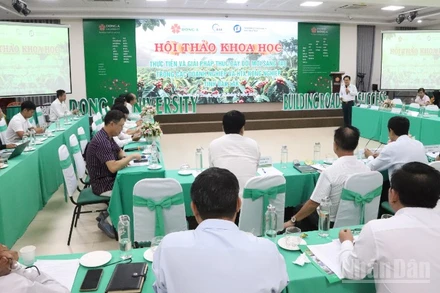 Quanh cảnh hội thảo.