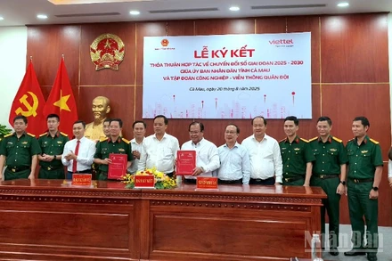 Lễ ký kết giữa hợp tác giữa Ủy ban nhân dân tỉnh Cà Mau và Tập đoàn Viettel vào chiều 20/8.