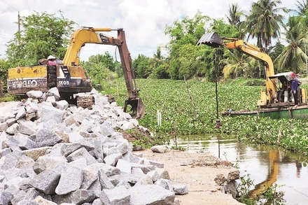 Nhà thầu thi công tuyến lộ giao thông nông thôn thuộc ấp Trung Đoàn, xã An Minh Bắc, huyện U Minh Thượng, tỉnh Kiên Giang