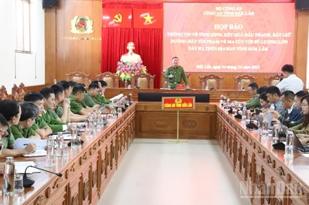 Quang cảnh buổi họp báo.