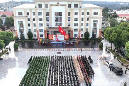 Quang cảnh buổi lễ ra quân.