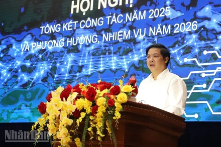 Bí thư Tỉnh ủy, Trưởng Ban Chỉ đạo về phát triển khoa học, công nghệ, đổi mới sáng tạo và chuyển đổi số tỉnh Đắk Lắk Lương Nguyễn Minh Triết phát biểu tại hội nghị.