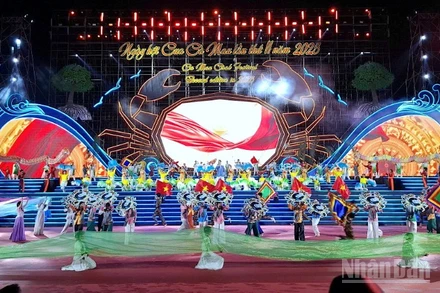 Tiết mục văn nghệ tổng hợp mở màn Khai mạc Ngày hội Cua Cà Mau lần thứ II, năm 2025.