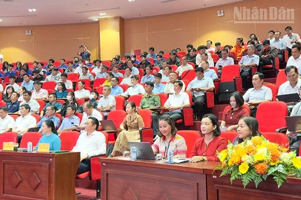 Đại biểu tham dự hội thảo. 