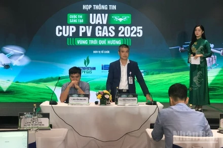 PGS, TS Hán Trọng Thanh, Phó Viện trưởng Viện Nghiên cứu Công nghệ không gian và dưới nước, Đại học Bách khoa Hà Nội giải đáp những câu hỏi của phóng viên về các vấn đề liên quan đến cuộc thi. 