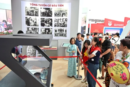 Tái hiện chặng đường 80 năm vẻ vang của Quốc hội Việt Nam 