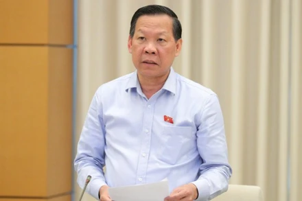 Ủy Ban Thường Vụ Quốc Hội Chủ Nhiệm Ủy Ban Kinh Tế Và Tài Chính Phan Văn Mãi Trình Bày Báo Cáo Thẩm Tra Dự Án Luật. (Ảnh: Duy Linh)