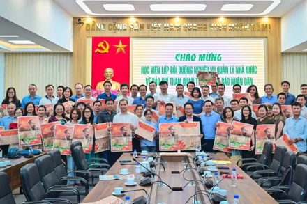 Tham quan, trao đổi kinh nghiệm chuyển đổi số tại Báo Nhân Dân