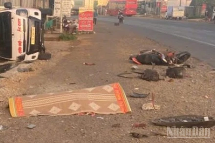 Hiện trường vụ tai nạn trên đường Hồ Chí Minh, đoạn qua xã Nhân Cơ, tỉnh Lâm Đồng khiến 3 người chết.