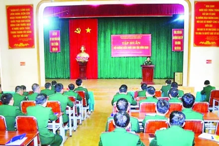 Lớp bồi dưỡng kiến thức dân tộc cho Bộ đội Biên phòng. (Ảnh HẢI THƯỢNG)