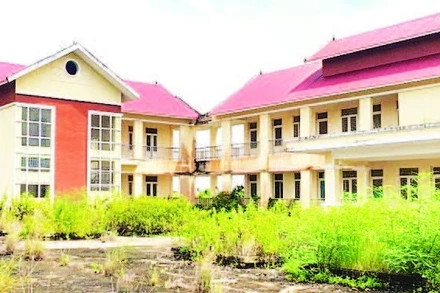 Trường tiểu học Võ Văn Kiệt (xã Đông Hải, tỉnh Cà Mau) bị bỏ hoang gần 3 năm qua.