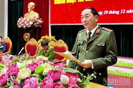 Thượng tướng, PGS, TS Trần Quốc Tỏ, Ủy viên Trung ương Đảng, Thứ trưởng Công an phát biểu tại hội thảo. Ảnh: Dương Thịnh