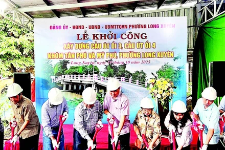 Phường Long Xuyên khởi công xây dựng cầu bắc qua kênh Ngã Bát.