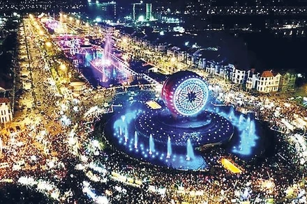 Không gian Trục lễ hội và quảng trường Thời đại - điểm nhấn mới của du lịch đêm Ninh Bình.