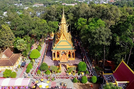 Nhà chùa là nơi sinh hoạt cộng đồng của người Khmer phường Nguyệt Hóa, tỉnh Vĩnh Long.