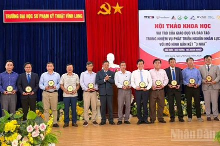 Đại biểu tham gia hội thảo. 