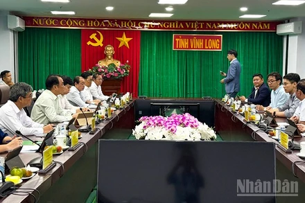 Quang cảnh buổi làm việc. 