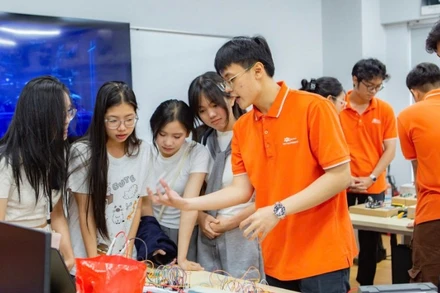 Học sinh trung học phổ thông tham gia sự kiện trải nghiệm FPTU Open Day.