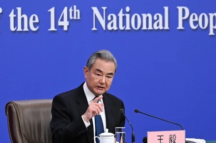 Bộ trưởng Ngoại giao Trung Quốc Vương Nghị phát biểu tại cuộc họp báo bên lề Kỳ họp thứ tư Đại hội Đại biểu Nhân dân toàn quốc Trung Quốc ở Bắc Kinh. (Ảnh: THX/TTXVN)