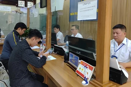 Việc bồi dưỡng kiến thức cho cán bộ, công chức hiện nay là vô cùng cần thiết để bảo đảm phục vụ nhân dân được tốt hơn. (Ảnh VĂN HỌC)