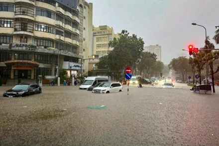 Hiện tượng thời tiết cực đoan buộc các đô thị phải thay đổi cách ứng phó, tăng khả năng chống chịu trước mỗi thảm họa. Ảnh THÀNH ĐẠT