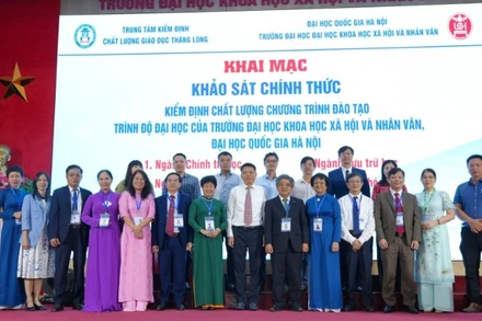 Đoàn đánh giá ngoài thuộc Trung tâm Kiểm định chất lượng giáo dục Thăng Long tiến hành kiểm định chất lượng một số chương trình đào tạo của Trường Đại học Khoa học Xã hội và Nhân văn (Đại học Quốc gia Hà Nội). 