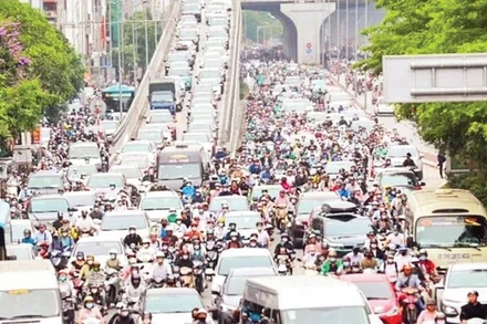Nhiều tuyến đường tại Hà Nội thường xuyên quá tải và ùn tắc kéo dài. 