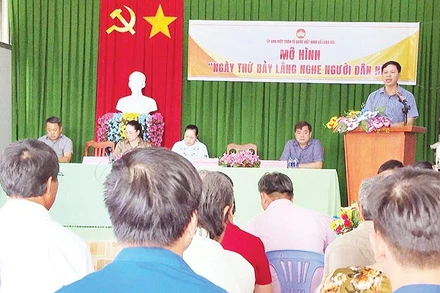 Chương trình "Ngày thứ bảy lắng nghe người dân nói" diễn ra tại trụ sở ấp Phước Thắng, xã Long Hải.