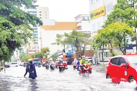 Một con phố ở Cần Thơ thường xuyên ngập khi triều cường. 