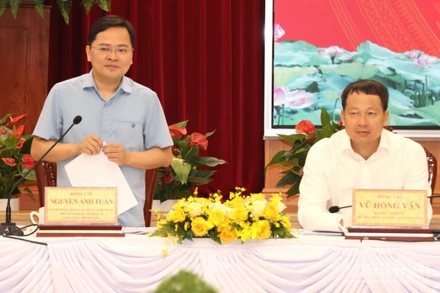 Đồng chí Nguyễn Anh Tuấn, Ủy viên Trung ương Đảng, Phó trưởng Ban Chính sách, chiến lược Trung ương phát biểu tại buổi làm việc.