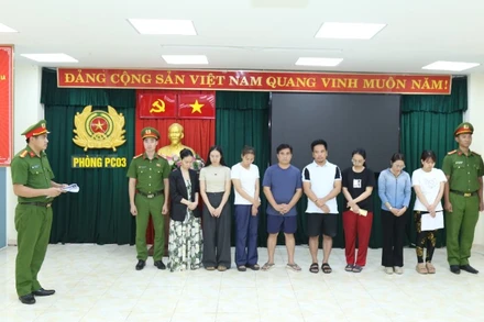 Cơ quan Cảnh sát điều tra Công an tỉnh Đồng Nai thi hành lệnh bắt tạm giam các bị can.