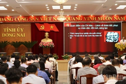 Quang cảnh hội nghị tại điểm cầu trực tiếp hội trường Trụ sở Tỉnh ủy Đồng Nai.