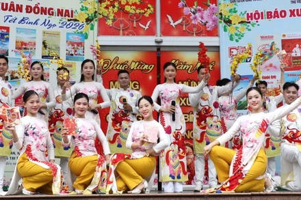 Một tiết mục văn nghệ do các diễn viên, nghệ sĩ Nhà hát Nghệ thuật Đồng Nai biểu diễn.