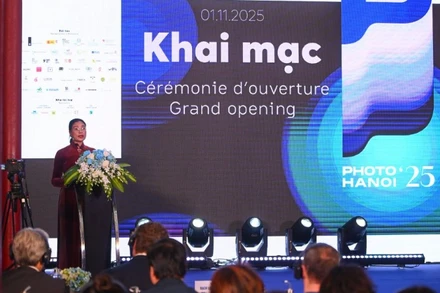 Biennale nhiếp ảnh quốc tế Photo Hanoi ’25 được ví như “bữa tiệc thị giác” đa sắc màu đã khai mạc.