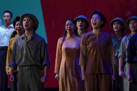 Cảnh trong vở nhạc kịch "Café bánh mì". (Ảnh Nhà hát Kịch Việt Nam)