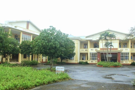 Tình trạng nhiều trụ sở cơ quan hành chính bị bỏ trống thời gian dài có thể gây ra hiệu ứng tiêu cực đối với phát triển kinh tế-xã hội ở các địa phương. (Nguồn TTXVN)